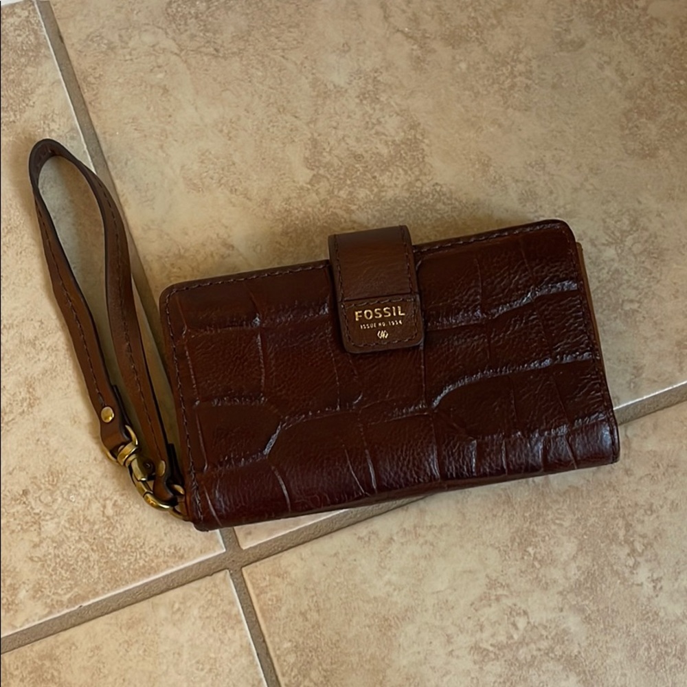 Fossil wristlet